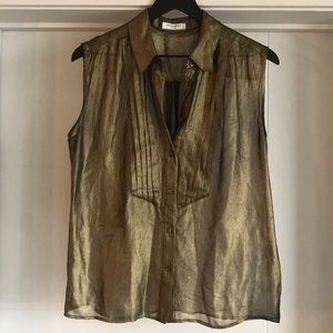 Equipment: 100% Silk gold sleeveless shirt